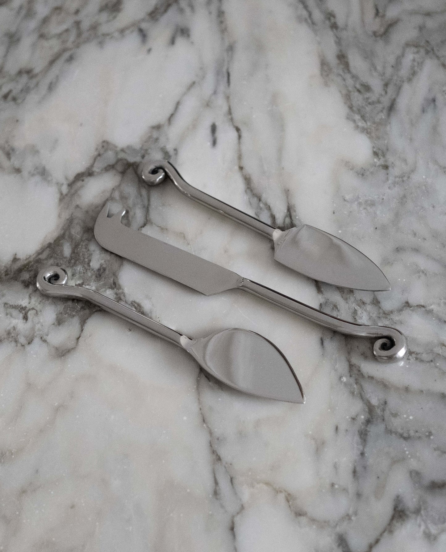 Ensemble de trois couteaux à fromage à spirale